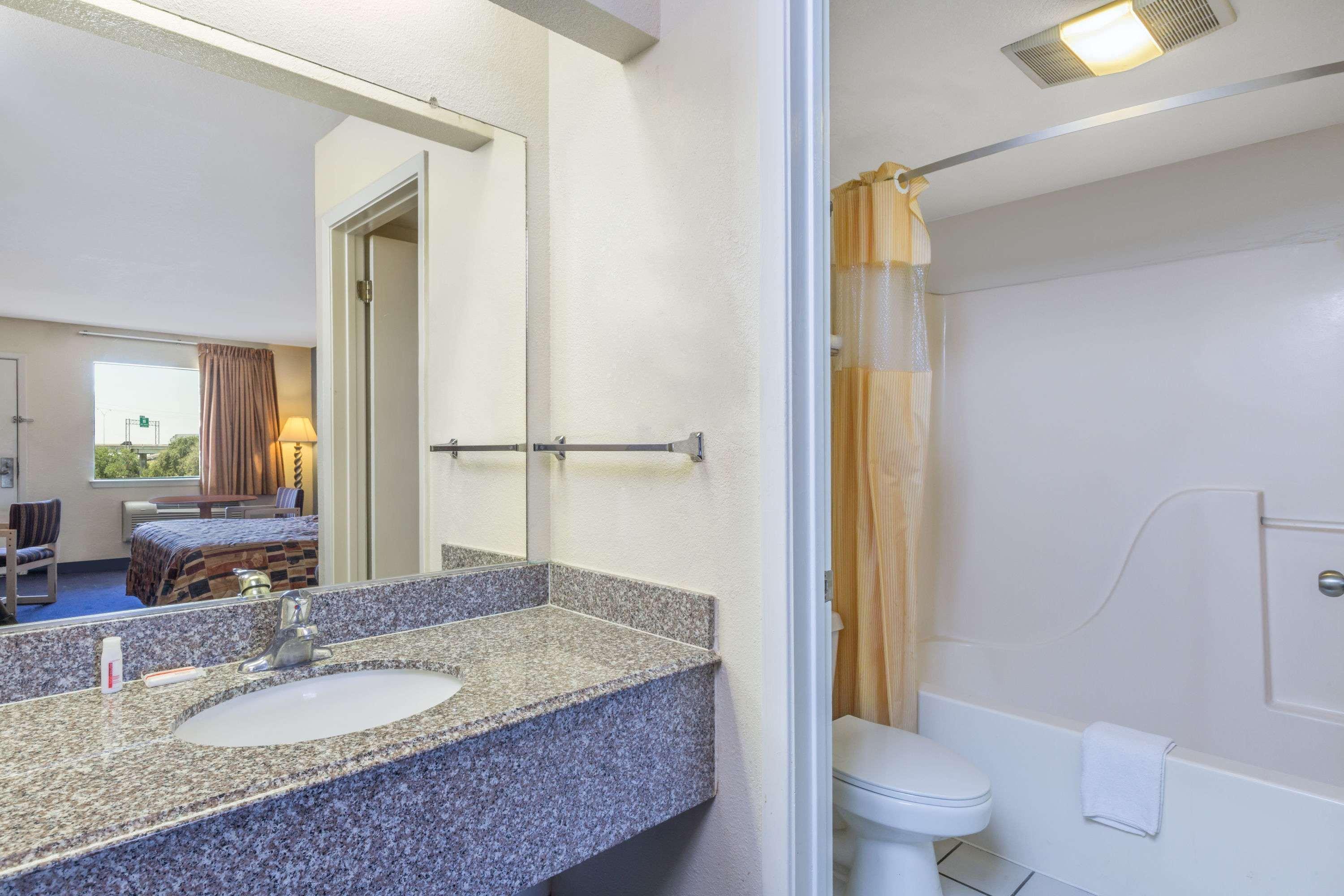 Days Inn Windcrest By Wyndham San Antonio Luaran gambar