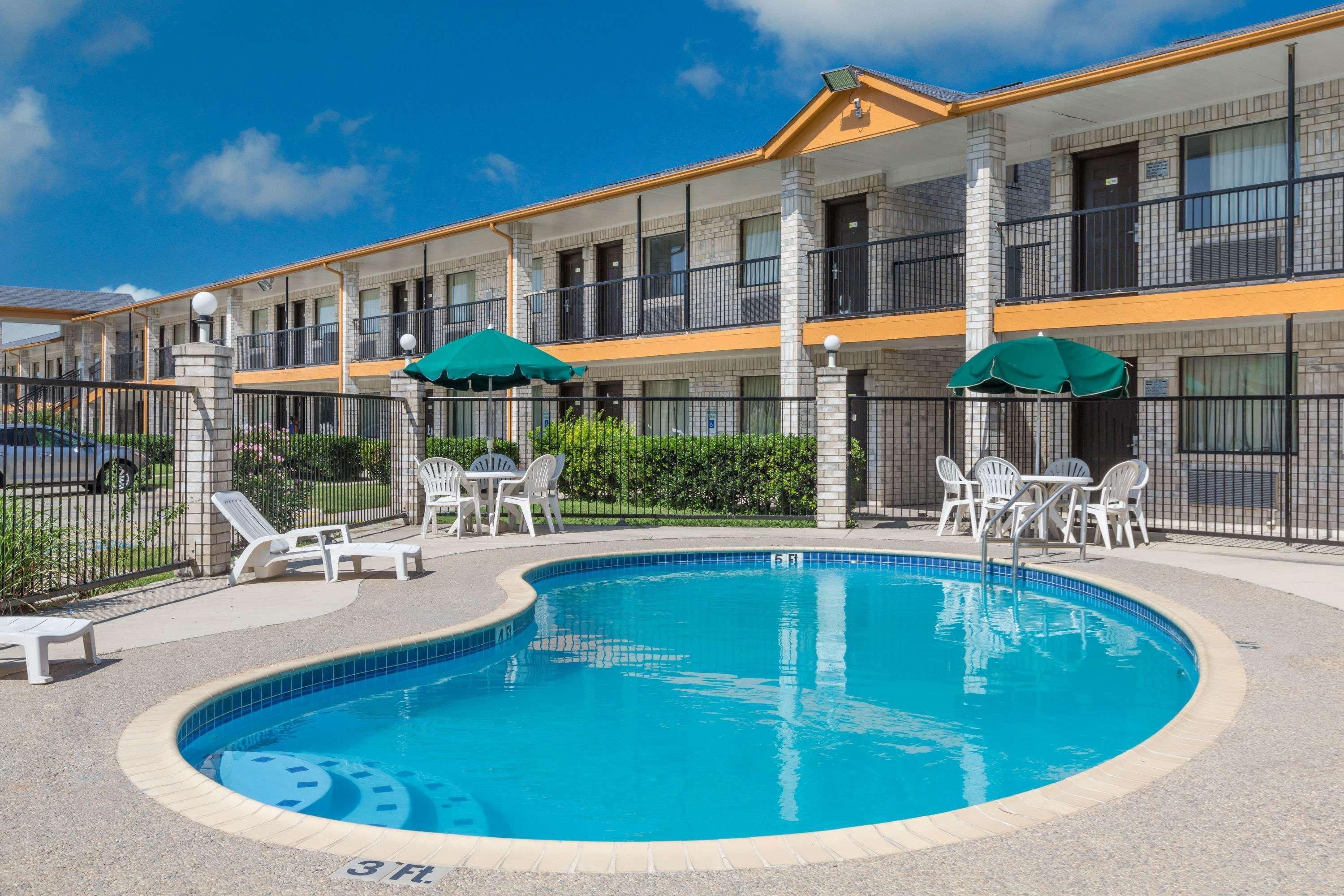 Days Inn Windcrest By Wyndham San Antonio Luaran gambar